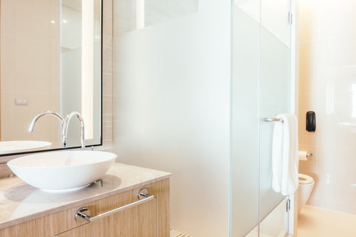 What factors to consider when choosing modern shower doors?